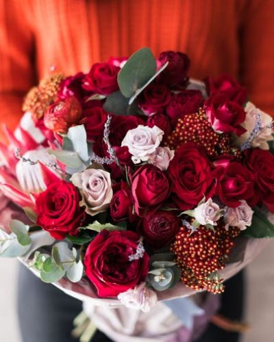 PICTURE IS ONLY FOR ILLUSTRATION PURPOSES AND DOES NOT REPRESENT WHAT WILL BE DESIGNED.
Colors, flowers, styles and container are all subject to availability.
Pick out your perfect dream combination of colors and a vase and let us do the rest! We will make your Valentine thrilled that you trusted us to design and deliver the ideal floral arrangement! Please note any specifics (flowers, bow or no bow, etc) in the notes and we will do our best to accommodate.